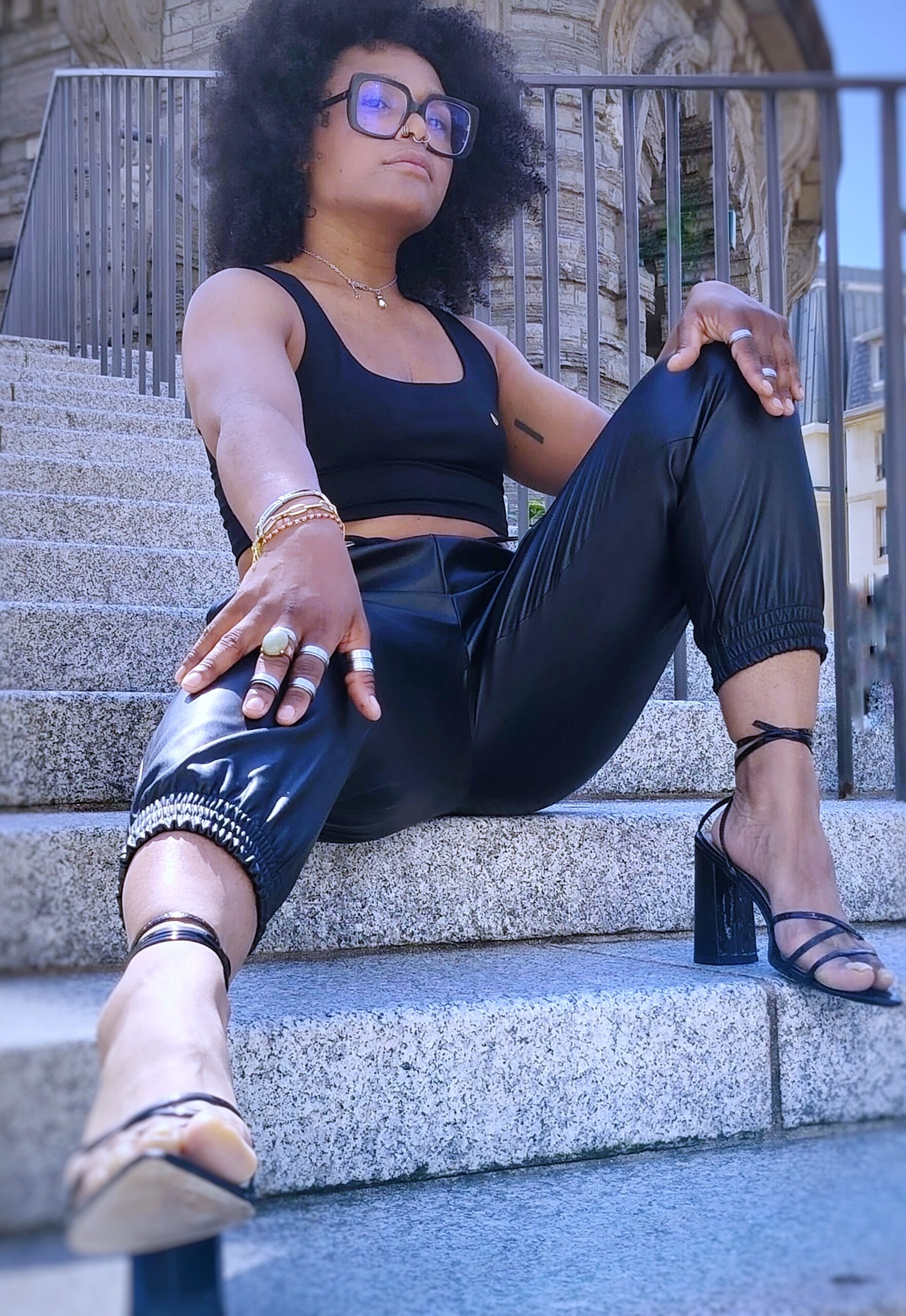 Pantalon similicuir esprit jogging – Image 5