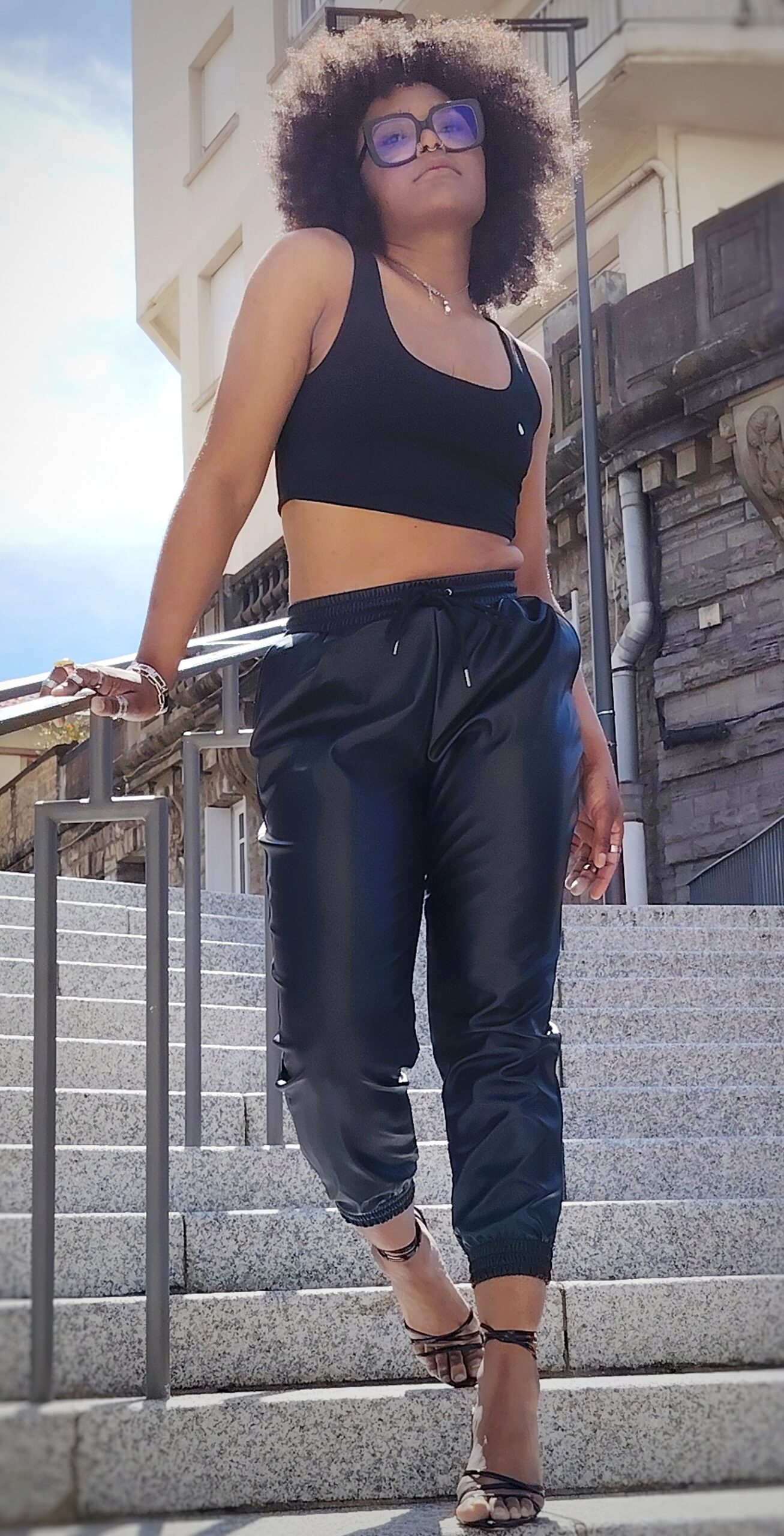 Pantalon similicuir esprit jogging – Image 3